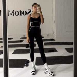 Abercrombie & Fitch YPB sculptLUX 7/8 Length Corset Onesie Size Large NWT